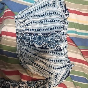 hm crop top w shoulder cutouts